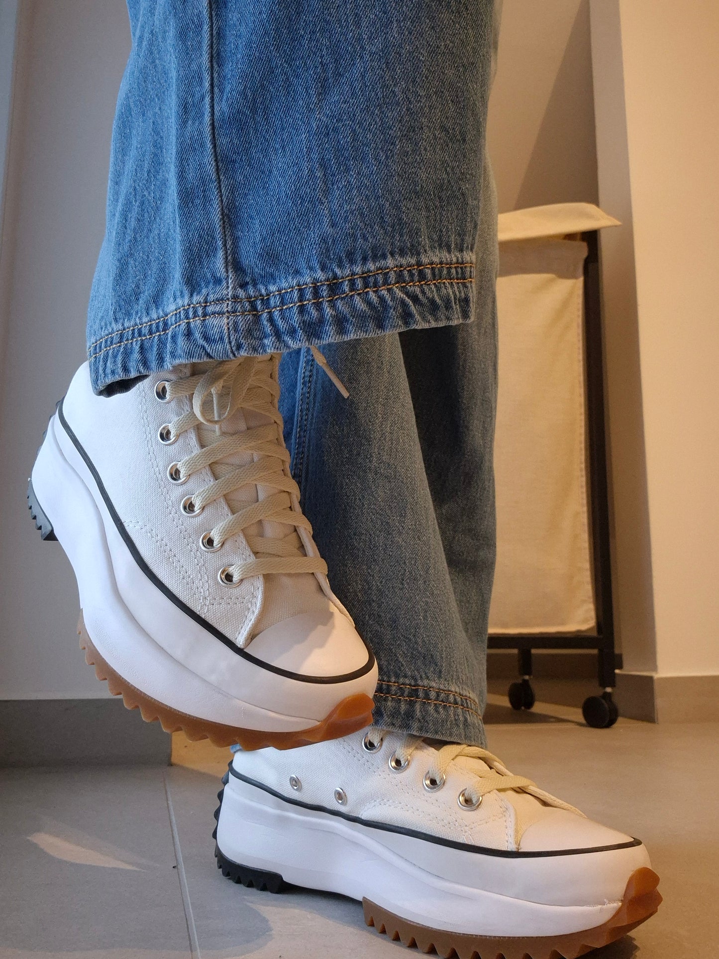 Orange-yellow laces, 8 mm