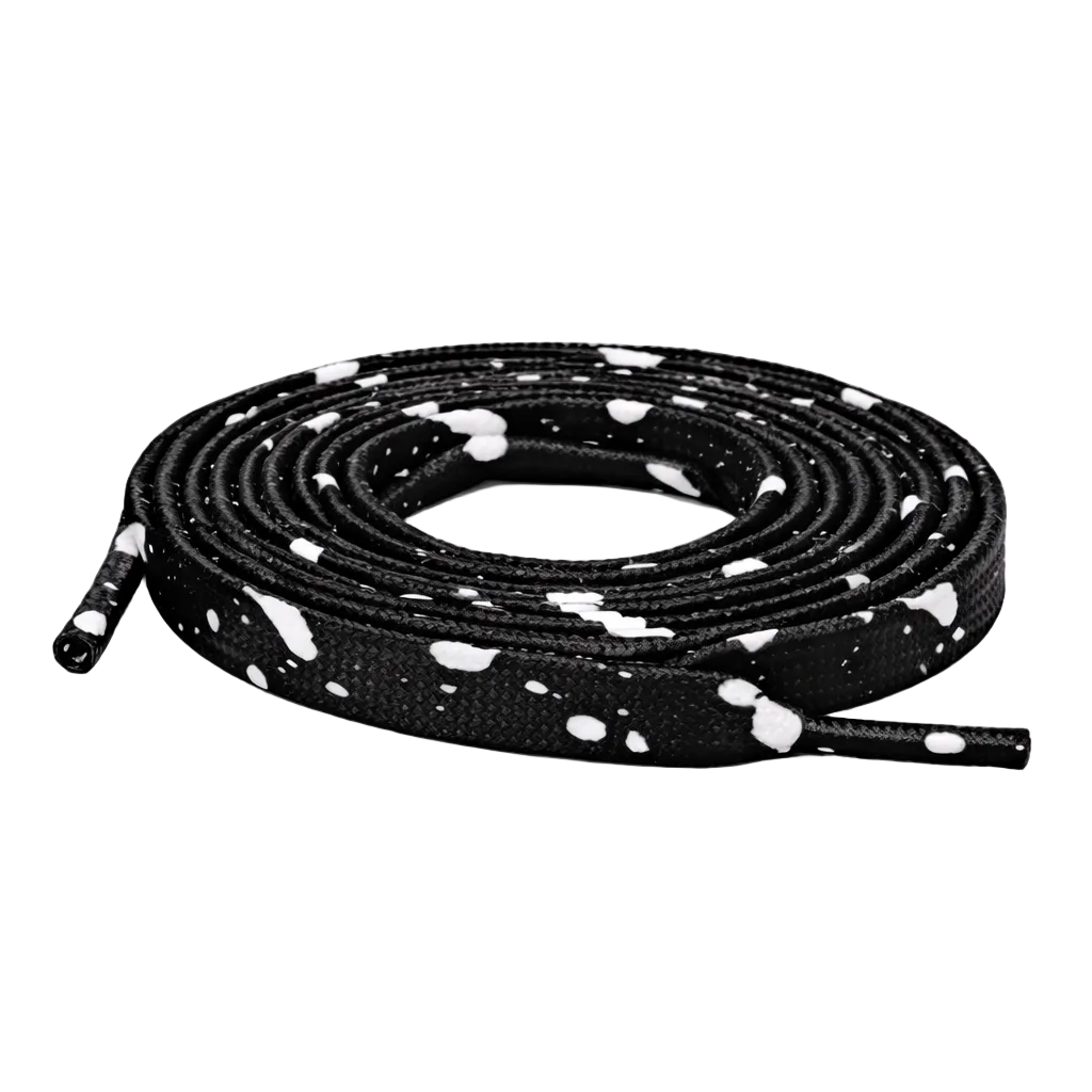 Schwarze Schnürsenkel mit weißen Flecken.