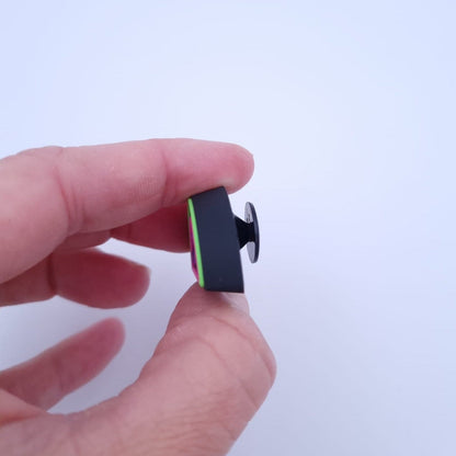 Crocs Button im Wassermelone Design von der Seite