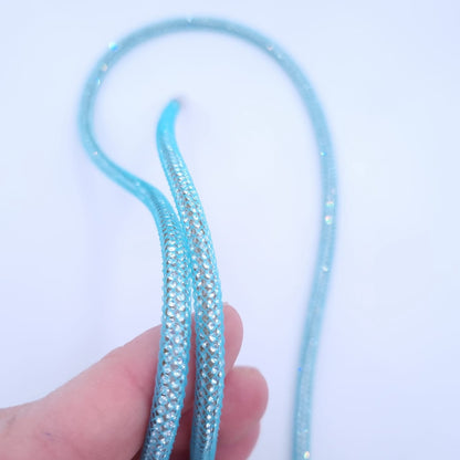 Hellblaue Schnürsenkel mit Strass-Steinchen, Mega-Glitzer Effekt