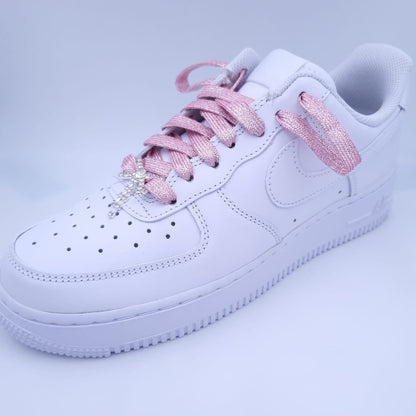 Glitzer Schnürsenkel in rose auf AF1 Schuhen