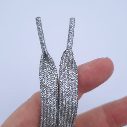 Glitzer Schnürsenkel in silber.