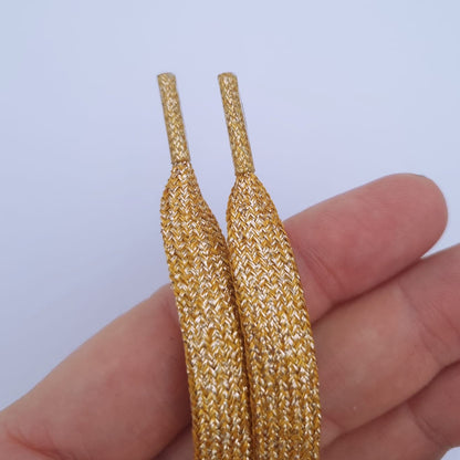 Goldene Glitzer Schnürsenkel.